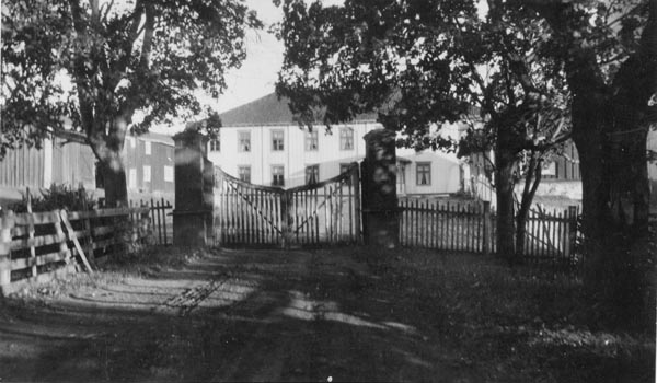 Fra Vang prestegård ved Hamar, ca. 1911.